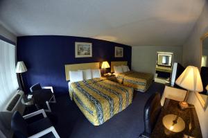 Double Queen Room with Two Queen Beds room in Superlodge Absecon/Atlantic City