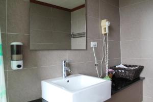 Phòng Giường Đôi Nhìn Ra Biển (Double Room with Sea View)