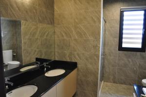 Phòng 2 Giường Đơn Nhìn Ra Núi (Twin Room with Mountain View)