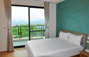 Phòng 2 Giường Đơn Nhìn Ra Núi (Twin Room with Mountain View)