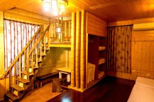 Phòng Gia Đình Có Vòi Sen (Family Room with Shower)