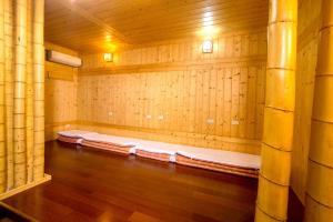Phòng Gia Đình Có Vòi Sen (Family Room with Shower)