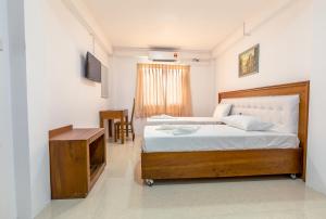 Deluxe Room room in Metro Port City Hotel