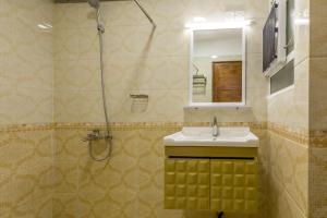 Spend the Day Offer: Deluxe Double Room for 6 hours from Check In time  room in Metro Port City Hotel