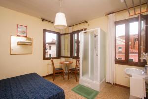Double Room with Shower room in Hotel dalla Mora
