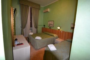 Triple Room room in Hotel Ferrarese