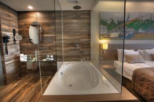 Executive Corner Room with Bath room in Gorrion Hotel Istanbul