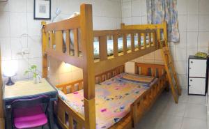 Giường Tầng Trong Phòng Ngủ Tập Thể Cho Nam Và Nữ (Bunk Bed in Mixed Dormitory Room)