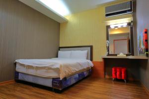 Phòng Tiêu Chuẩn Giường Đôi Với Phòng Tắm Chung (Standard Double Room with Shared Bathroom)