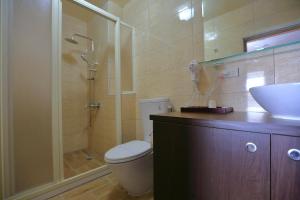 Phòng Giường Đôi Có Ban Công (Double Room with Balcony)