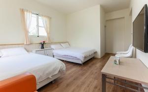 Phòng Đôi Tiêu Chuẩn Có 2 Giường Đôi (Standard Double Room with Two Double Beds)