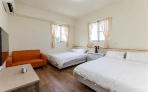 Phòng Đôi Tiêu Chuẩn Có 2 Giường Đôi (Standard Double Room with Two Double Beds)