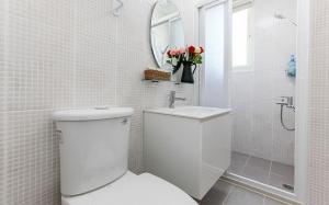 Phòng Gia Đình Có Vòi Sen (Family Room with Shower)