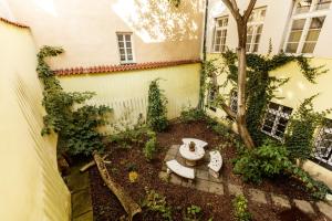 Two-Bedroom Apartment with Garden View room in Prague Siesta Apartments