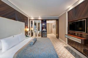 Premium Room with Queen Size Bed room in Elite World Business Hotel