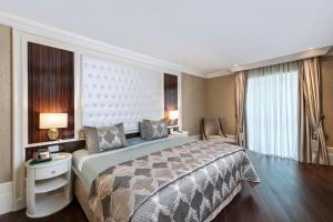 Presidential Suite with King Size Bed room in Elite World Business Hotel