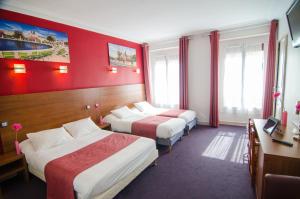 Quadruple Room room in Hotel Paris Bruxelles