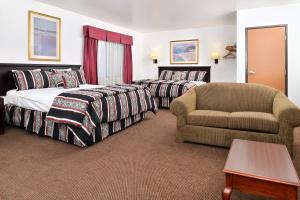 King Suite with Two King Beds room in Americas Best Value Inn Pasadena