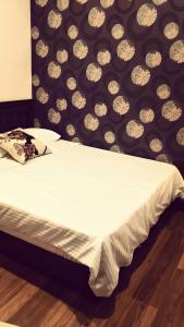 Phòng Giường Đôi Có Phòng Tắm Riêng (Double Room with Private Bathroom)
