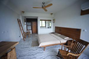 Phòng Loại Sang Hướng Biển Giường Đôi Có Ban Công (Deluxe Sea View Double Room with Balcony)