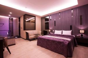 Phòng Giường Đôi Lớn Loại Sang (Deluxe Queen Room)