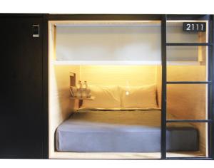 Giường Tầng Trong Phòng Tập Thể Tiêu Chuẩn (Standard Dormitory Bunk)