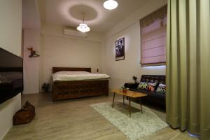 Phòng Có Giường Cỡ Queen Với Ban Công Và Tầm Nhìn Ra Thành Phố (Queen Room with Balcony and City View )