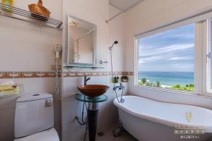 Phòng Giường Đôi có Ban công và Nhìn ra Biển (Double Room with Balcony and Sea View)