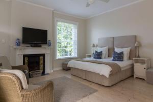Upstairs Suite room in Sandown Lodge