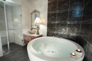 Phòng Đôi Loại Sang (Deluxe Double Room)