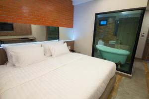 Executive Deluxe Room room in V20 Boutique Hotel By Locals