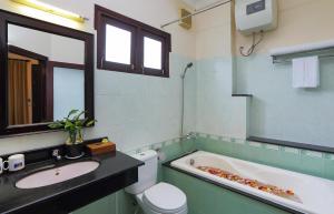 Deluxe hướng hồ bơi (Deluxe Pool View)