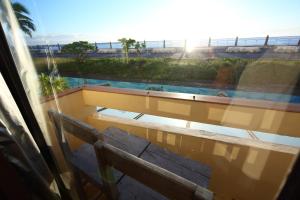 Phòng Tiêu Chuẩn 2 Giường Đơn Nhìn Ra Biển (Standard Twin Room with Sea View)