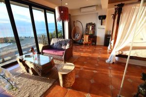 Phòng Giường Đôi có Ban công và Nhìn ra Biển (Double Room with Balcony and Sea View)