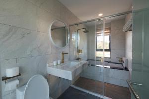 Phòng có giường cỡ King Nhìn ra Quang cảnh Núi non (Mountain View King Room)