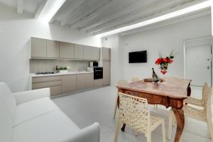 Two-Bedroom Deluxe Apartment with 2 bathrooms room in Bacchus Venice Residence