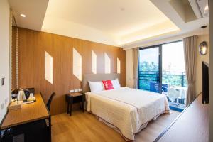Phòng Deluxe Giường Đôi Có Ban Công (Deluxe Double Room with Balcony)