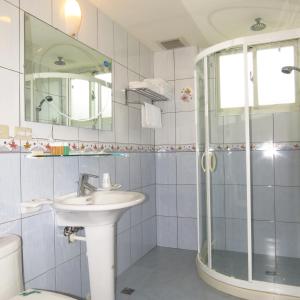 Phòng Tiêu chuẩn cho 4 Người Nhìn ra cảnh Núi non (Standard Quadruple Room with Mountain View)