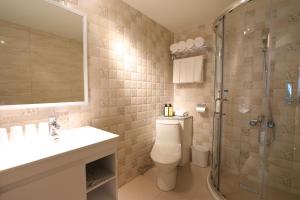Phòng Deluxe 4 người (Deluxe Quad Room)