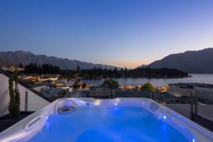 Three-Bedroom Penthouse Apartment 501 room in Shotover Penthouse & Spa by Staysouth