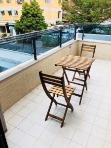 Phòng Deluxe có Giường cỡ Queen với Ban công (Deluxe Queen Suite with Balcony)
