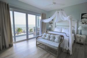 Phòng Deluxe Giường Đôi Với Ban Công và Tầm Nhìn Ra Biển (Deluxe Double Room with Balcony and Sea View)
