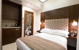 Standard Double Room room in Kensington Prime Hotel