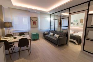Two-Bedroom Apartment room in Monopoly Madrid
