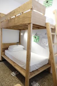 Female Only Twin Room with Bunk Beds
