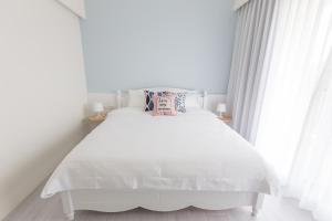 Phòng Giường Đôi Có Ban Công (Double Room with Balcony)