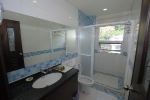 Phòng 4 Người Có Vòi Sen (Quadruple Room with Shower)