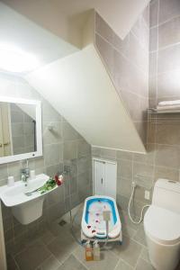 Phòng Deluxe Giường Đôi Có Ban Công (Deluxe Double Room with Balcony)