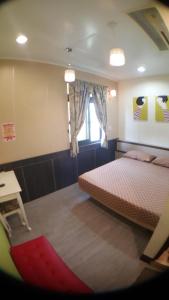 3 người - 1 giường đôi + 1 giường đơn (Triple - 1 Double Bed + 1 Single Bed)