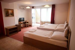 Standard Triple Room room in Silver Hotel Budapest City Center